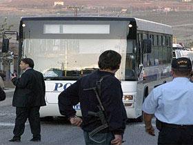Экстремисты в Турции напали на полицейский автобус: 5 погибших, 23 раненых [фотосессия]