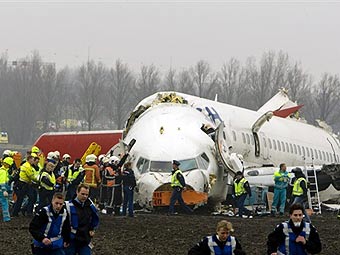 Причиной катастрофы "Боинга" в Амстердаме мог стать другой самолет - эксперты