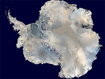 В оледенении Антарктики обвинили озоновую дыру