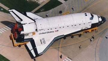 НАСА из-за непогоды откладывает посадку шаттла "Атлантис" до субботы