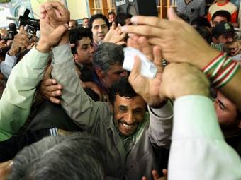 Штаб Ахмадинеджада заявил о победе на президентских выборах