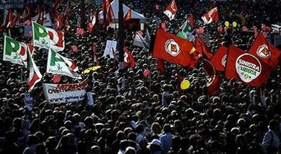 Десятки тысяч итальянцев проводят демонстрации в защиту свободы слова